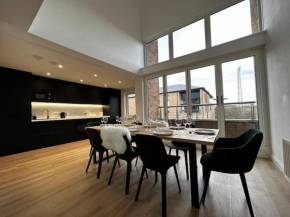 3 Bedroom/3 Bathroom Large Flat Near OVO Hydro